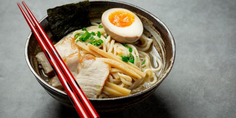 Una guía de lugares para comer ramen casi como en Japón